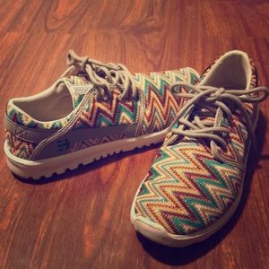 Barely Worn Etnies Patterned Scout Size 7